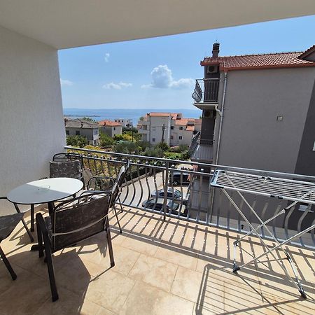 Apartments And Rooms Mamic Dugi Rat Εξωτερικό φωτογραφία