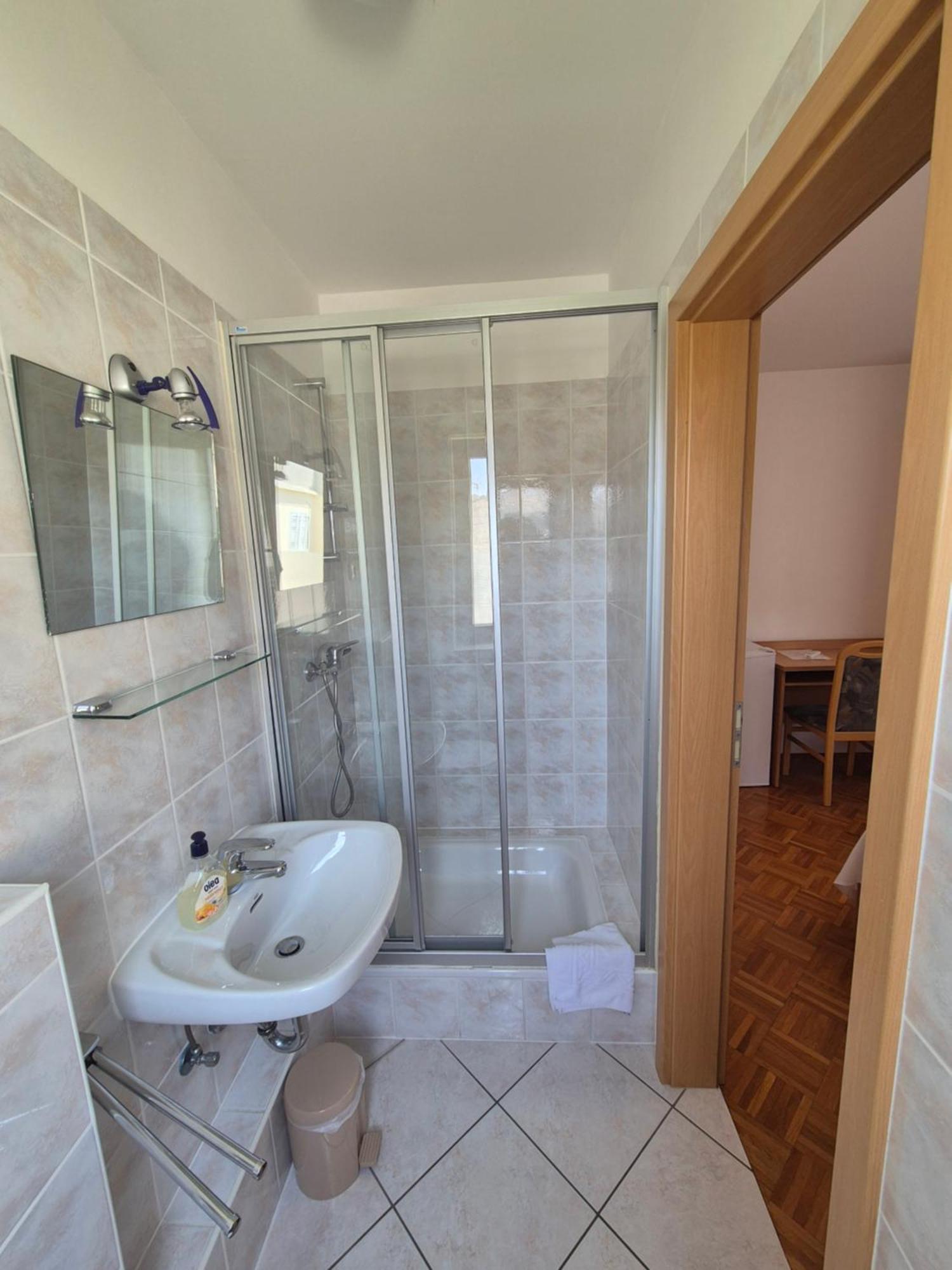 Apartments And Rooms Mamic Dugi Rat Εξωτερικό φωτογραφία