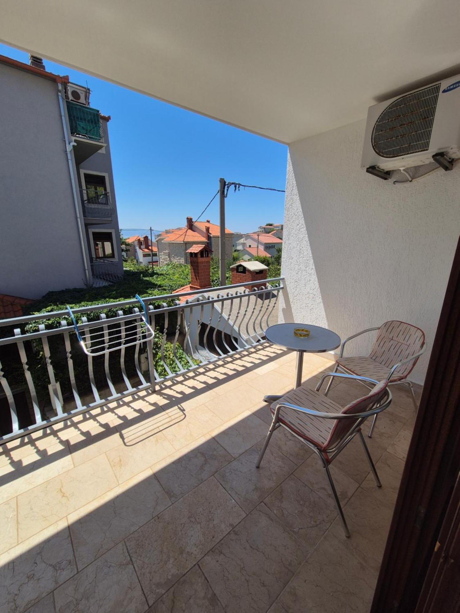 Apartments And Rooms Mamic Dugi Rat Εξωτερικό φωτογραφία