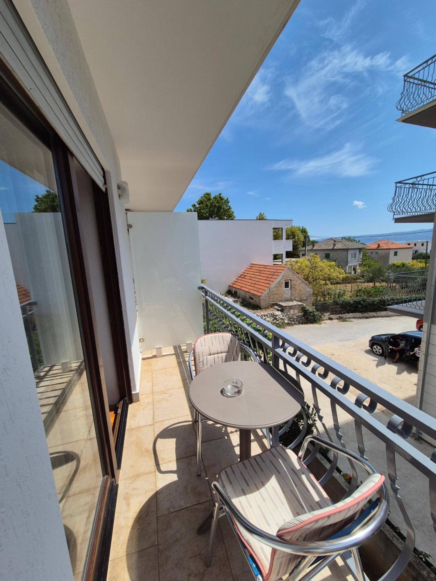 Apartments And Rooms Mamic Dugi Rat Εξωτερικό φωτογραφία