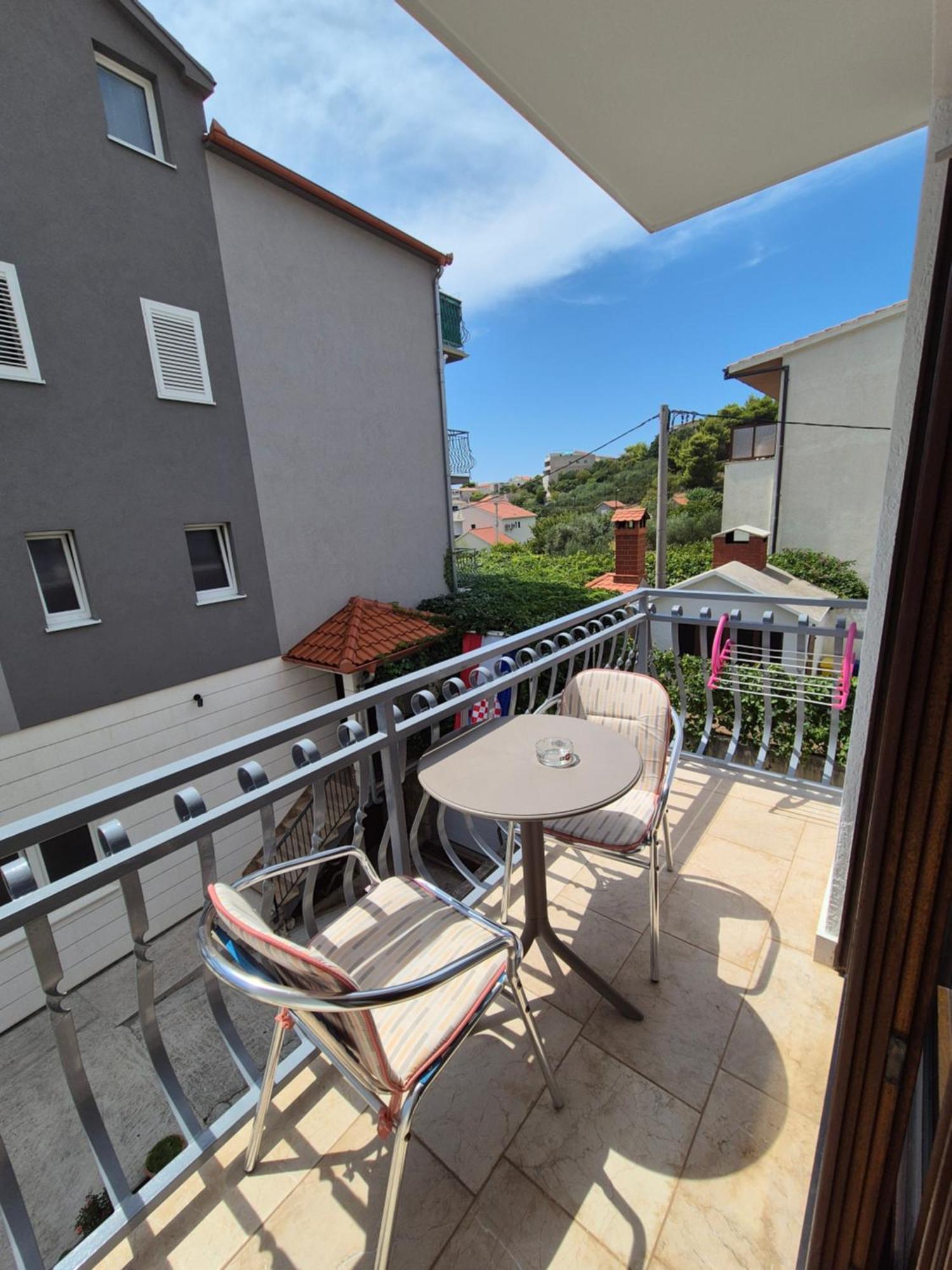 Apartments And Rooms Mamic Dugi Rat Εξωτερικό φωτογραφία