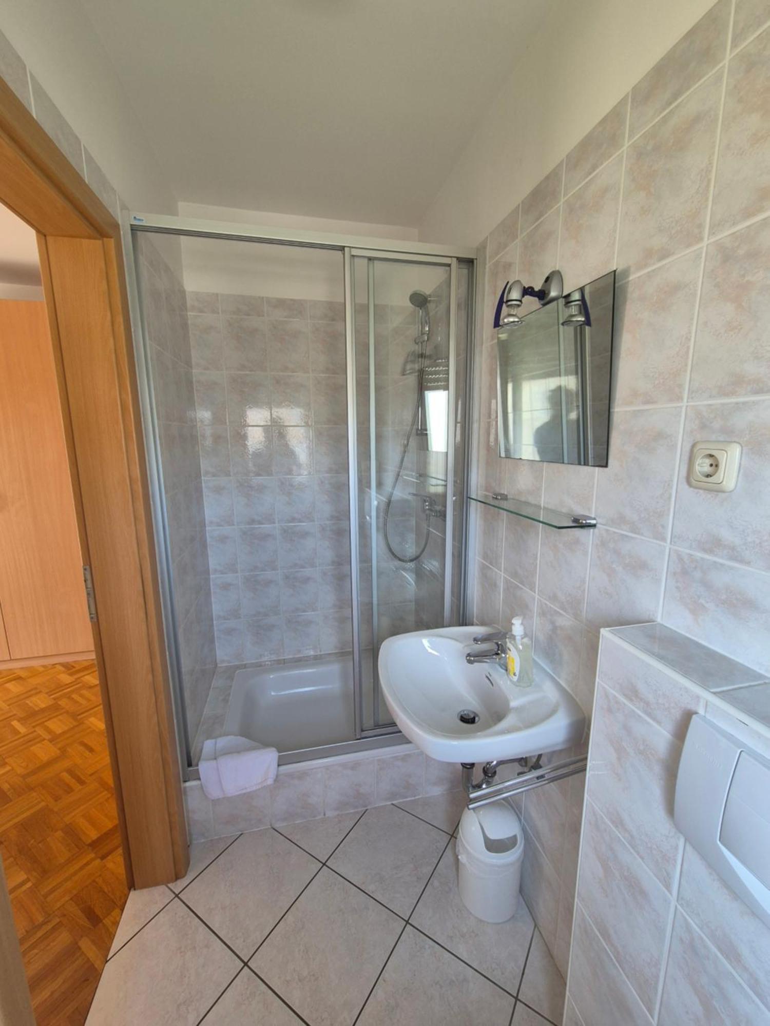 Apartments And Rooms Mamic Dugi Rat Εξωτερικό φωτογραφία