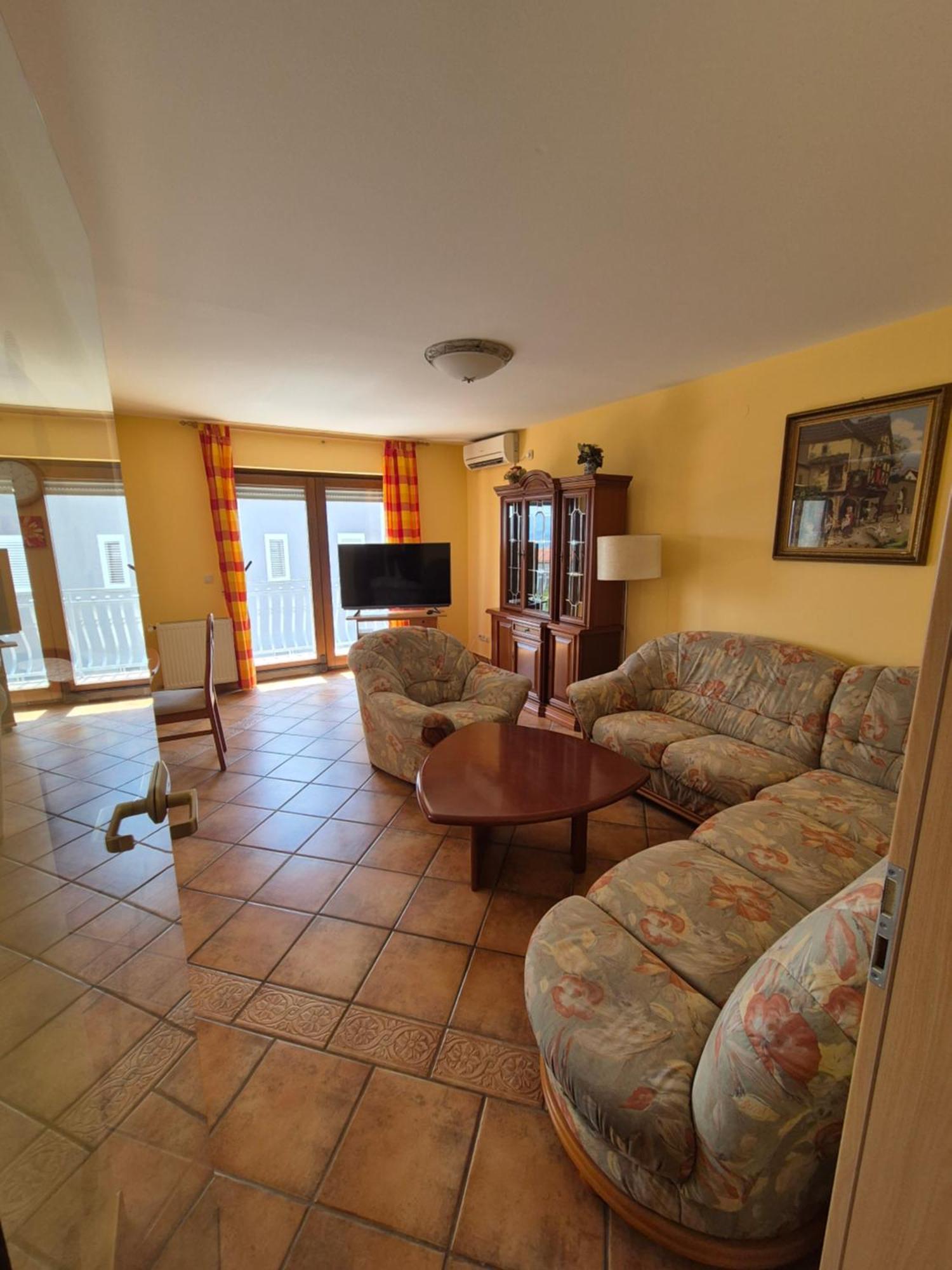 Apartments And Rooms Mamic Dugi Rat Εξωτερικό φωτογραφία