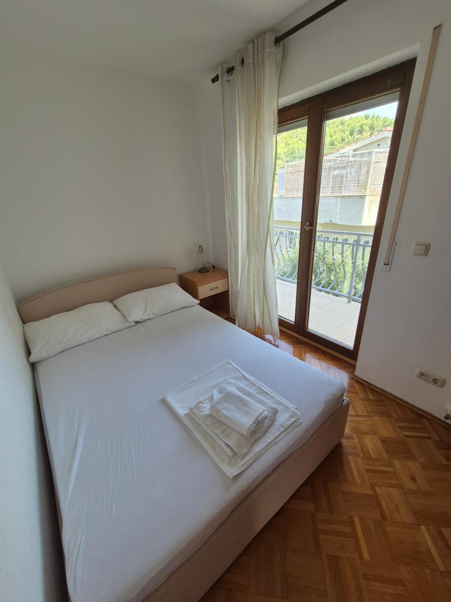 Apartments And Rooms Mamic Dugi Rat Εξωτερικό φωτογραφία