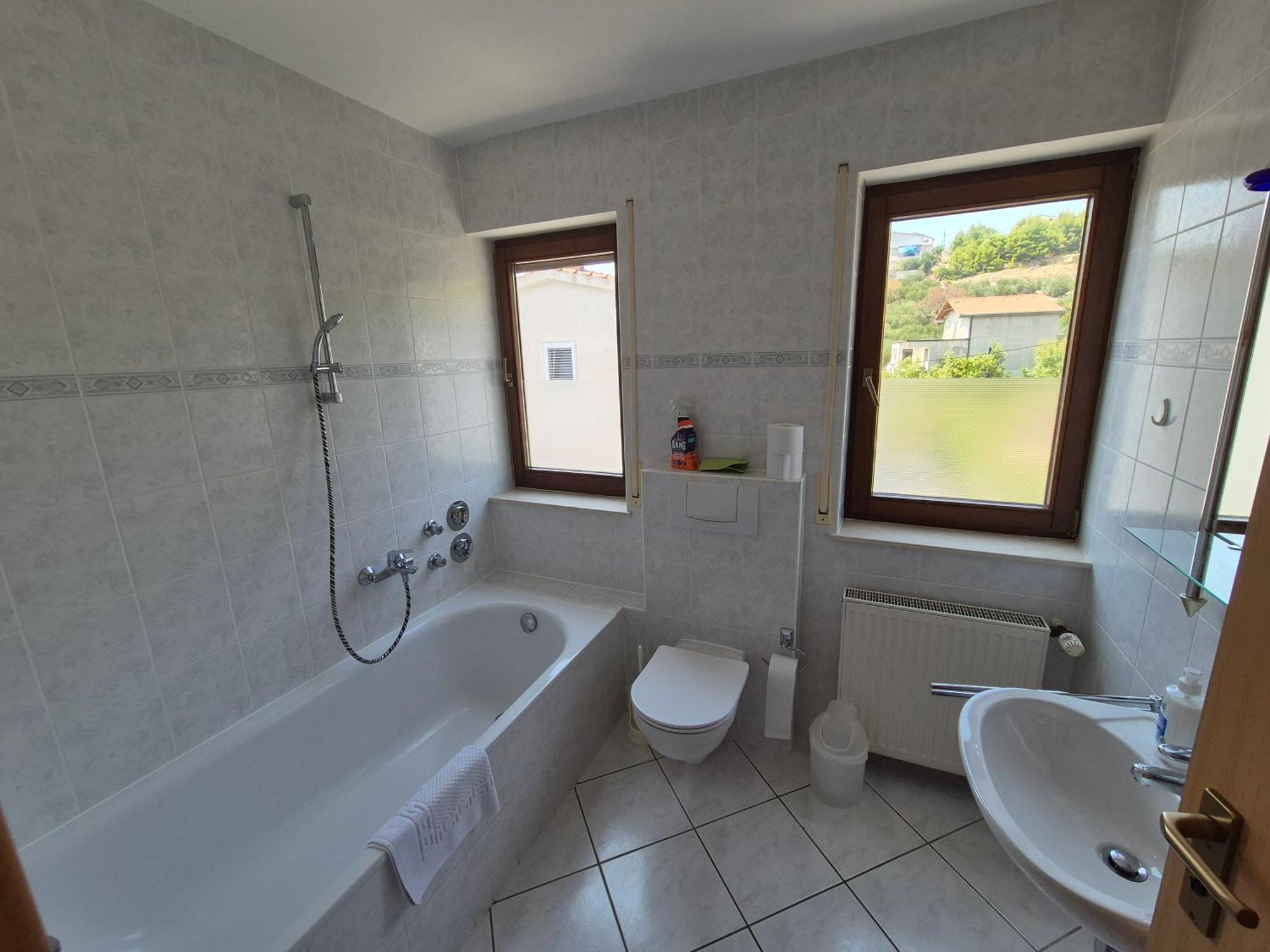 Apartments And Rooms Mamic Dugi Rat Εξωτερικό φωτογραφία