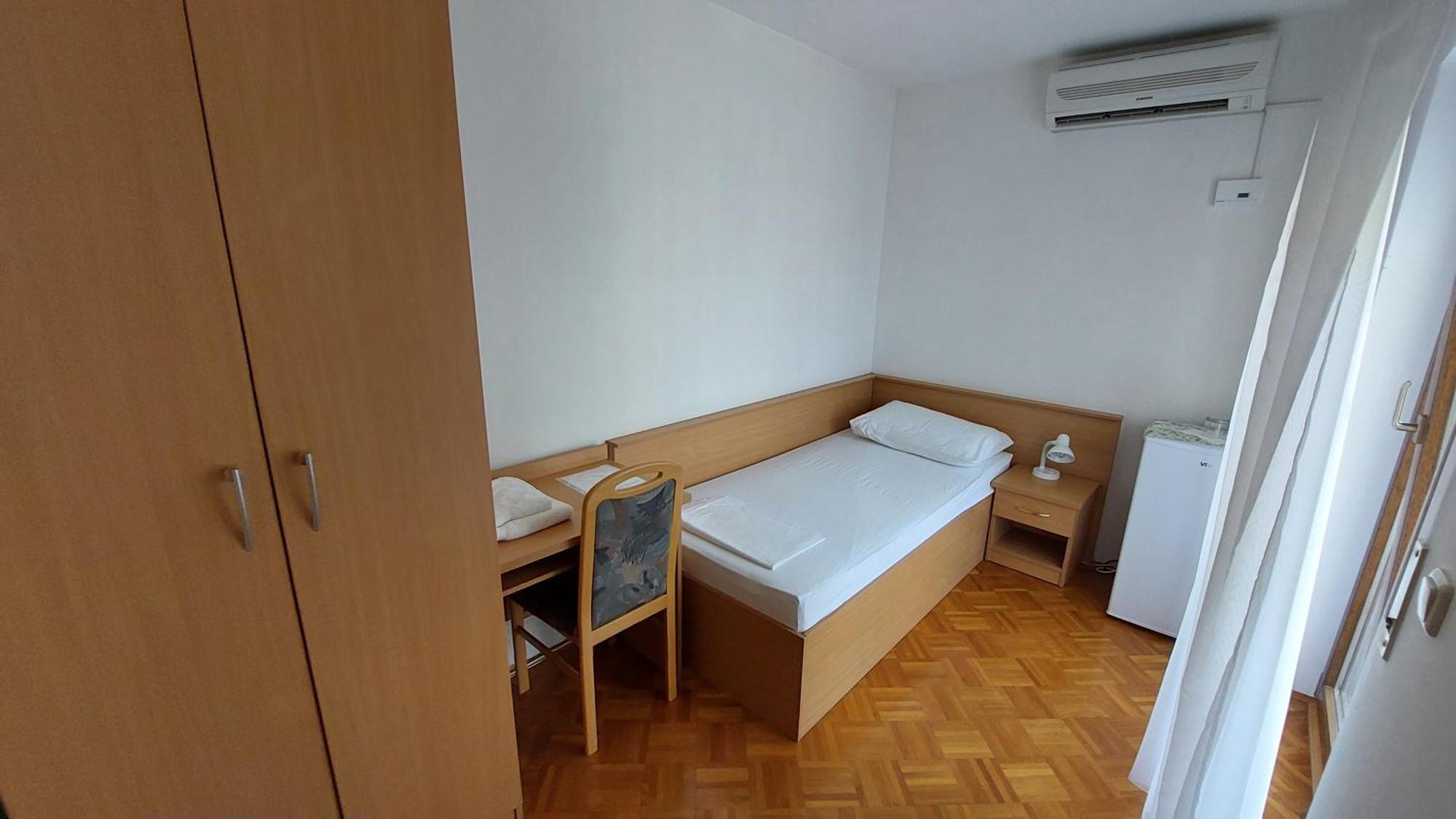 Apartments And Rooms Mamic Dugi Rat Εξωτερικό φωτογραφία
