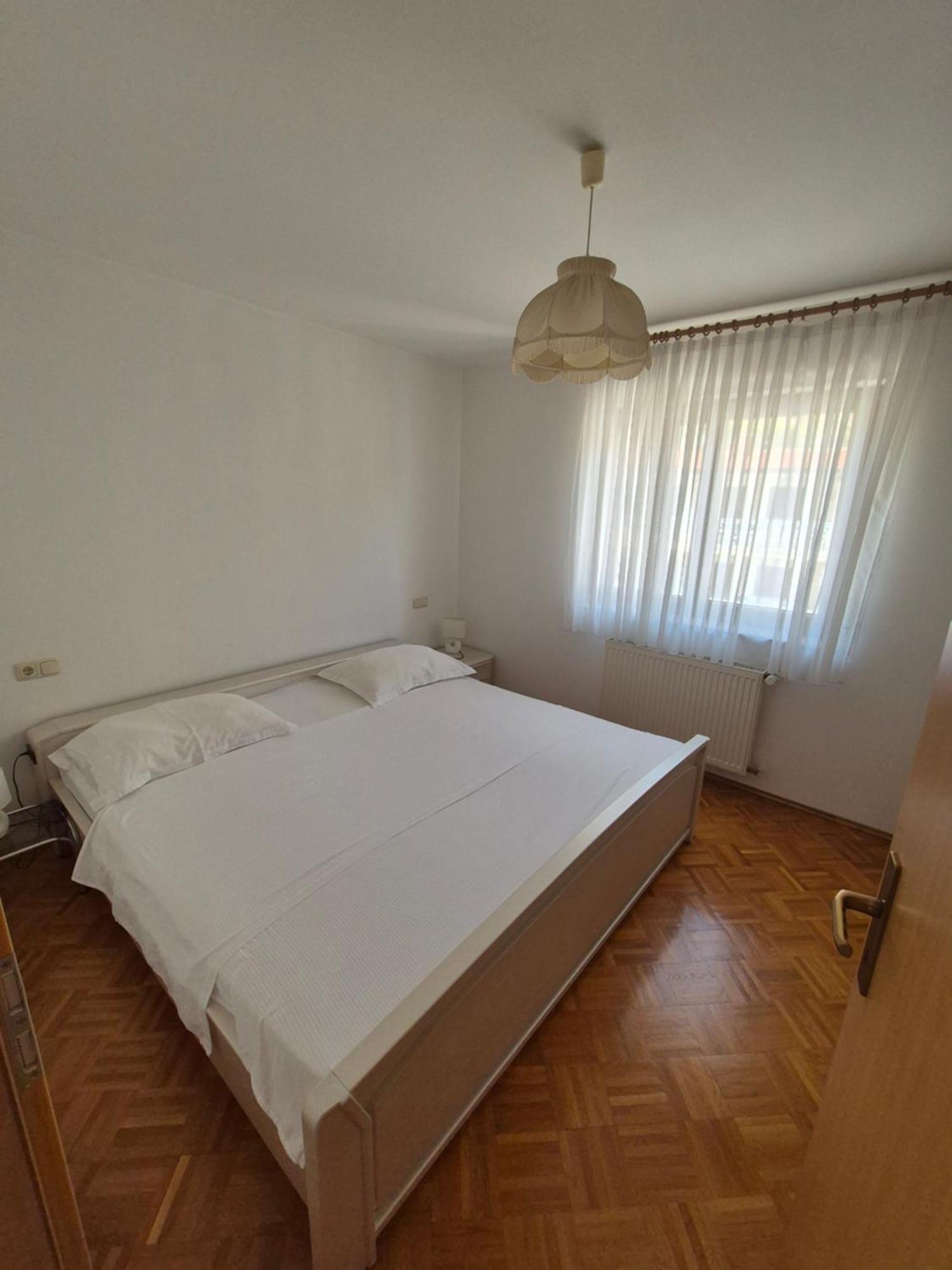 Apartments And Rooms Mamic Dugi Rat Εξωτερικό φωτογραφία