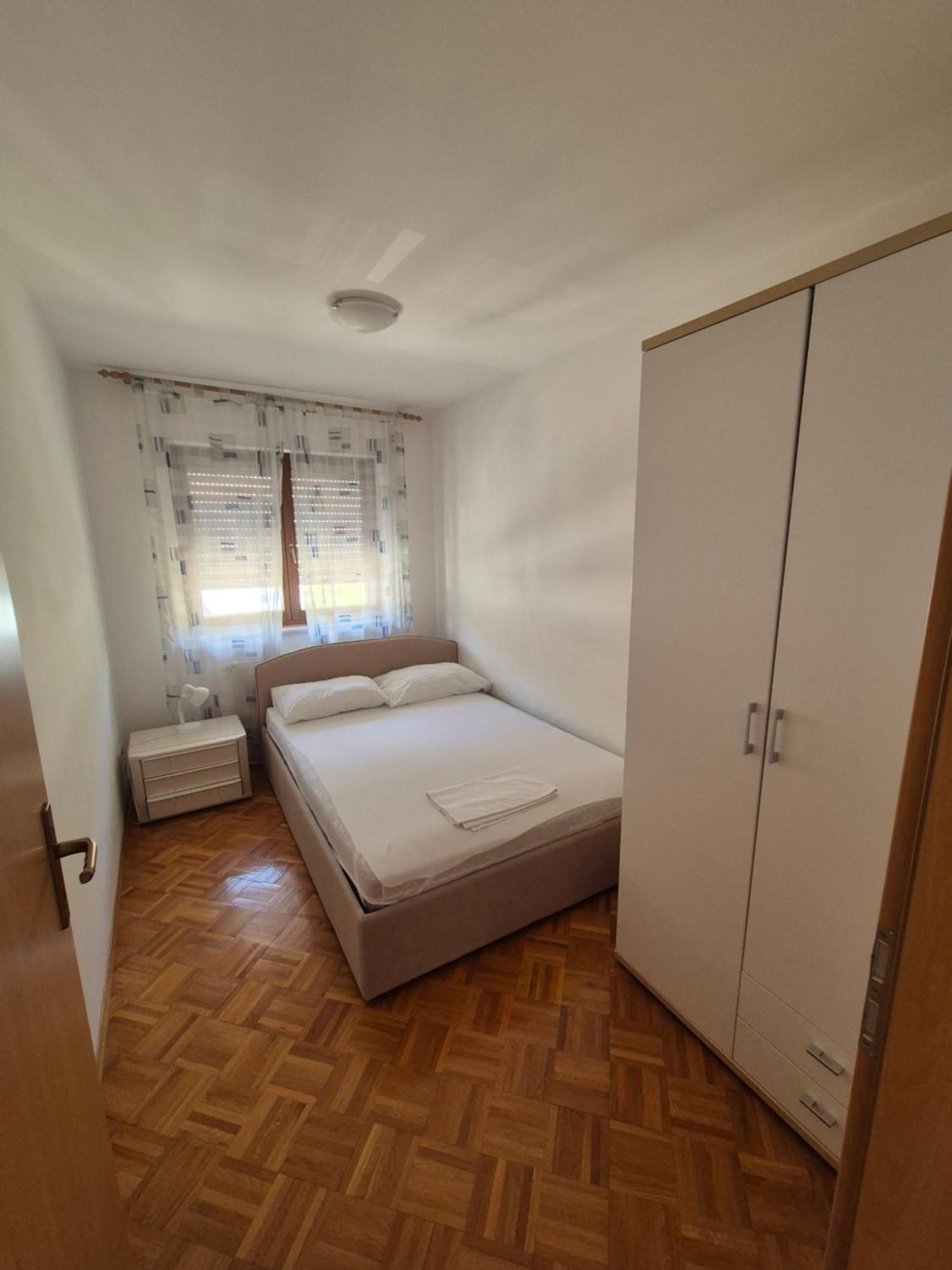 Apartments And Rooms Mamic Dugi Rat Εξωτερικό φωτογραφία