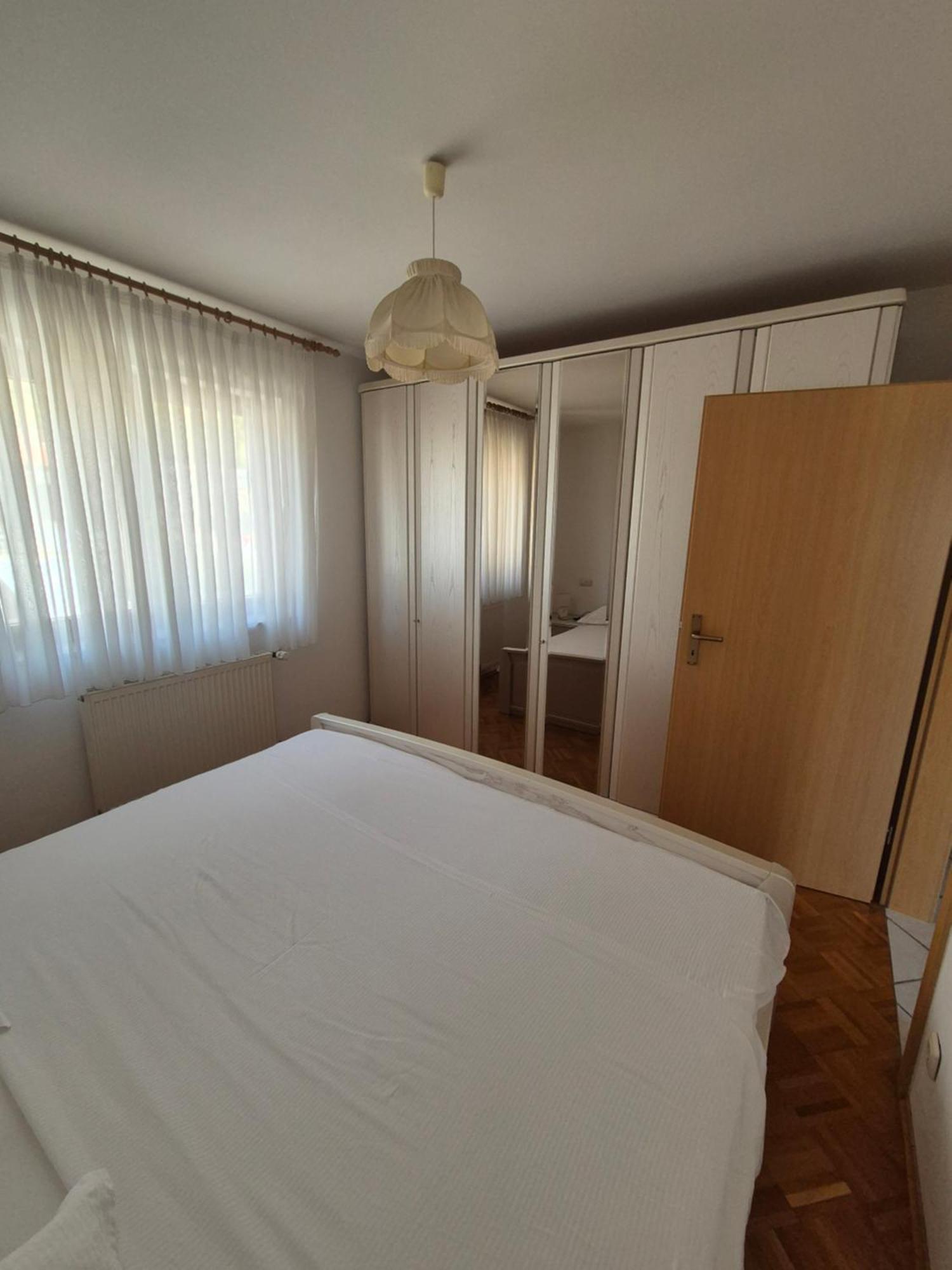 Apartments And Rooms Mamic Dugi Rat Εξωτερικό φωτογραφία