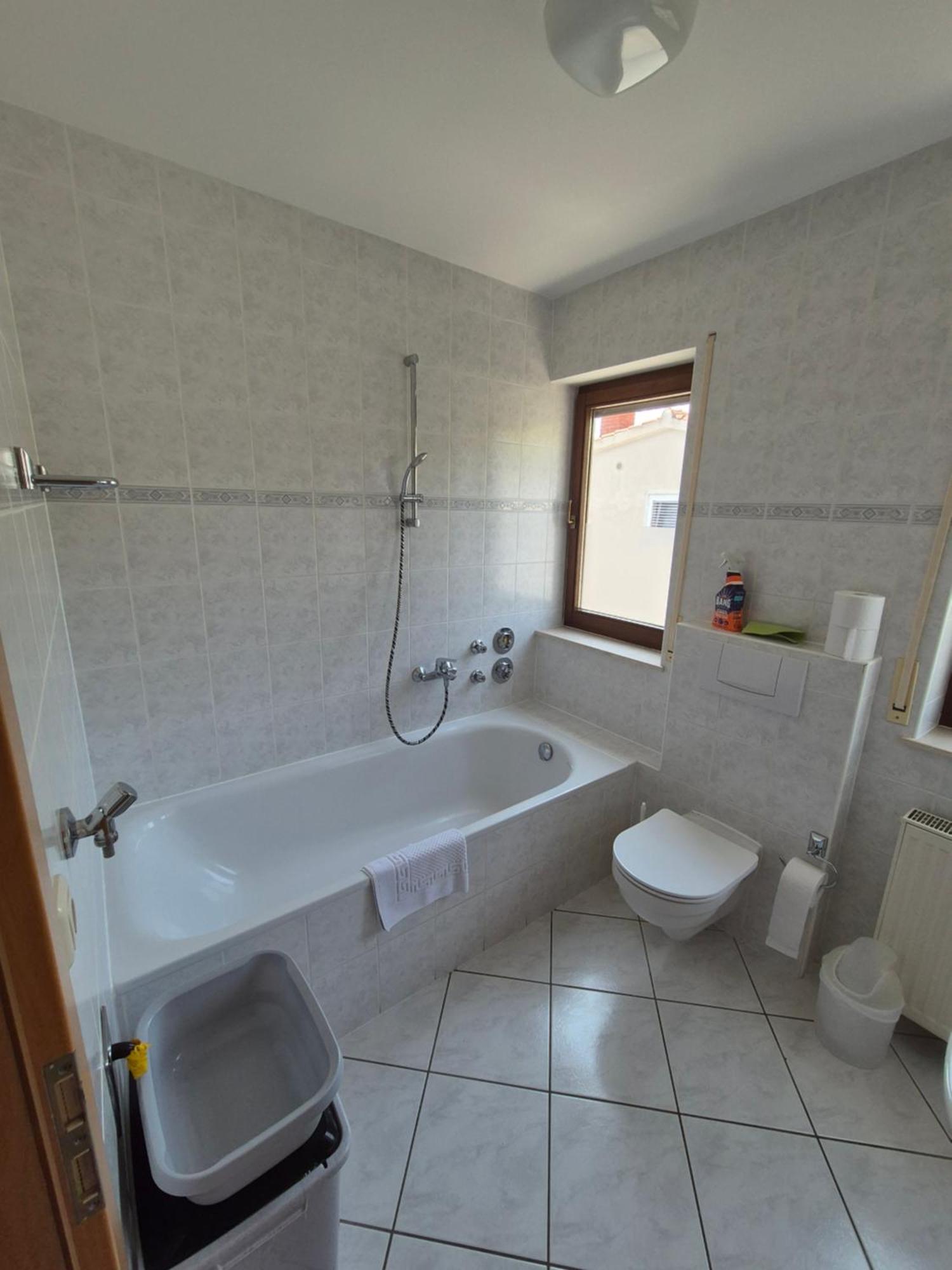 Apartments And Rooms Mamic Dugi Rat Εξωτερικό φωτογραφία