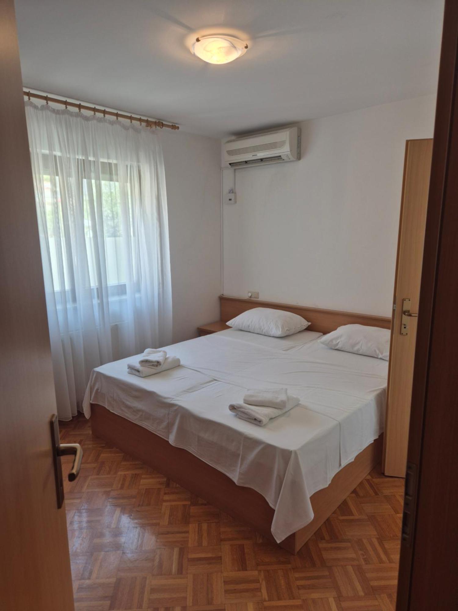 Apartments And Rooms Mamic Dugi Rat Εξωτερικό φωτογραφία