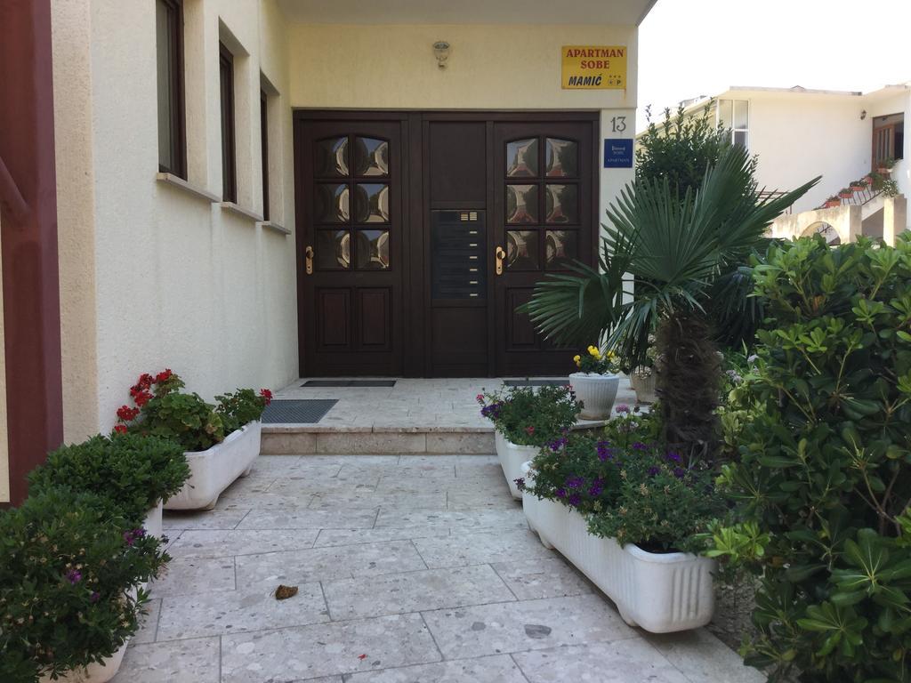 Apartments And Rooms Mamic Dugi Rat Εξωτερικό φωτογραφία