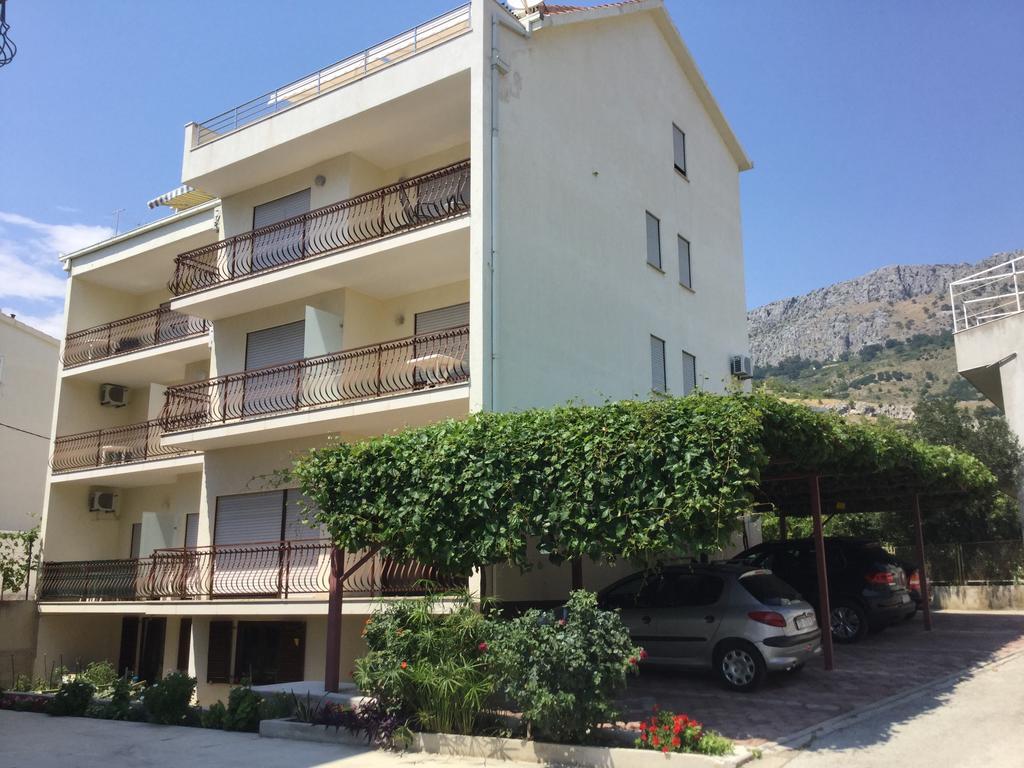 Apartments And Rooms Mamic Dugi Rat Εξωτερικό φωτογραφία