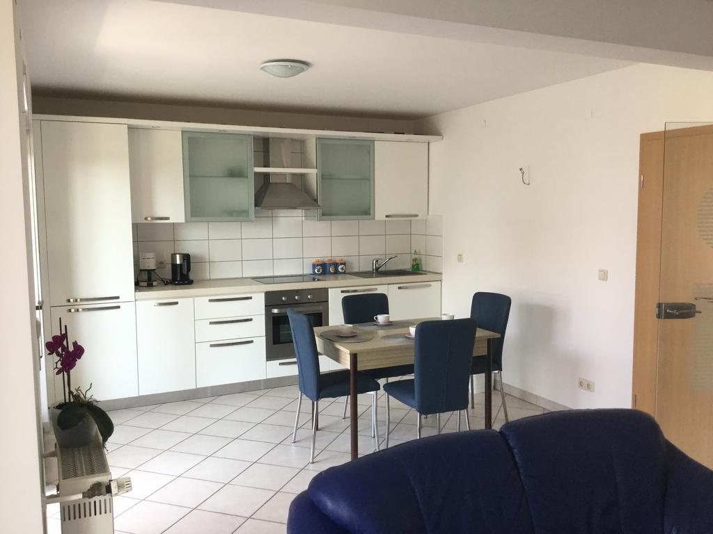 Apartments And Rooms Mamic Dugi Rat Εξωτερικό φωτογραφία